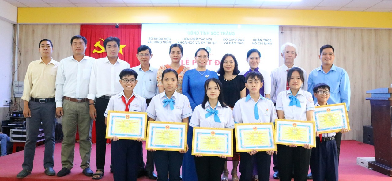 Học sinh Trường THCS và THPT Hưng Lợi có những giải pháp hiệu quả và đạt giải cao trong cuộc thi Sáng tạo Thanh thiếu niên nhi đồng tỉnh Sóc Trăng lần thứ XII năm 2023