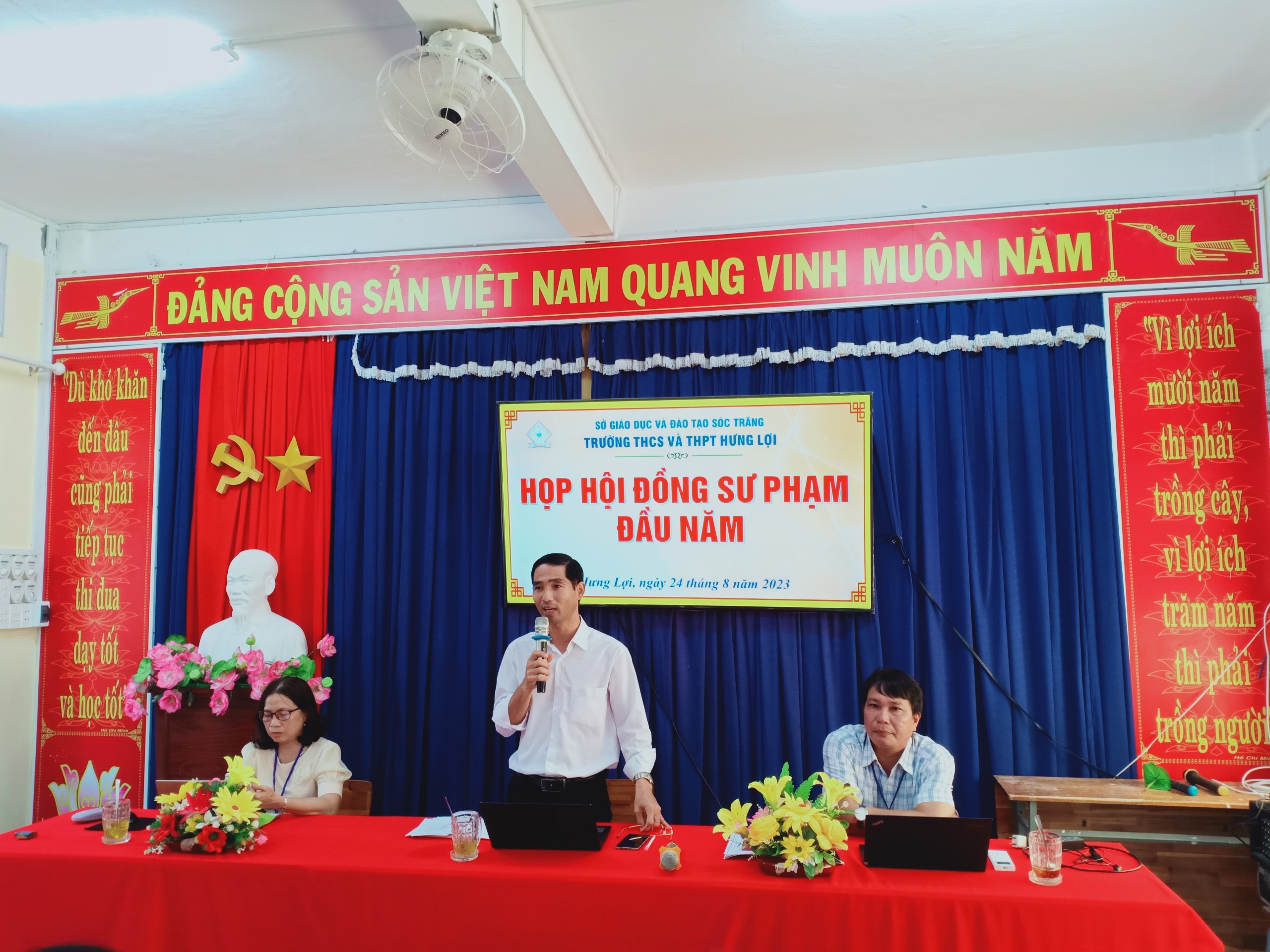 Trường THCS và THPT Hưng Lợi tổ chức Họp Hội đồng đầu năm học 2023-2024