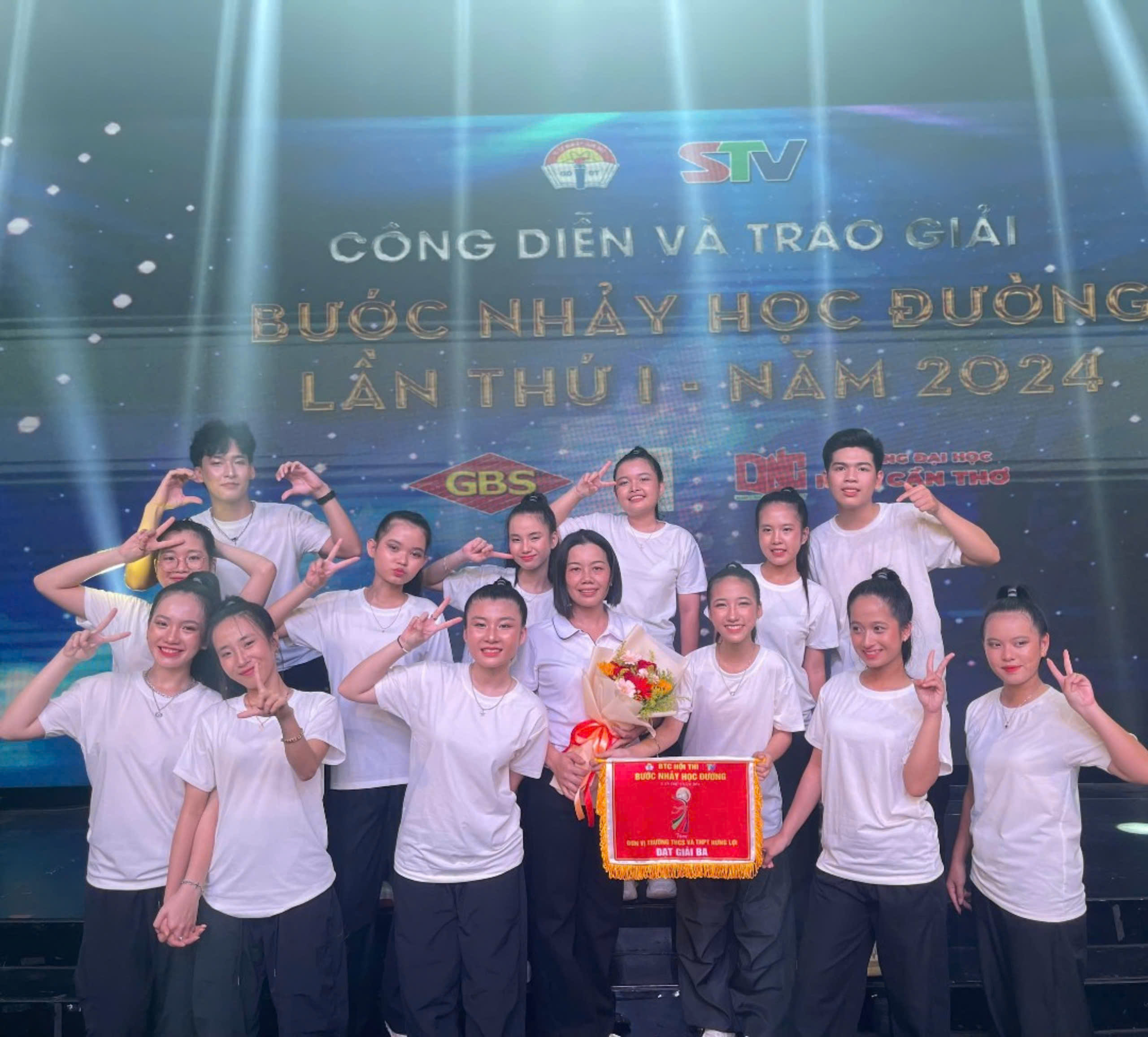 CHÚC MỪNG TRƯỜNG THCS VÀ THPT HƯNG LỢI ĐẠT GIẢI BA, HỘI THI "BƯỚC NHẢY HỌC ĐƯỜNG" LẦN THỨ I - NĂM 2024