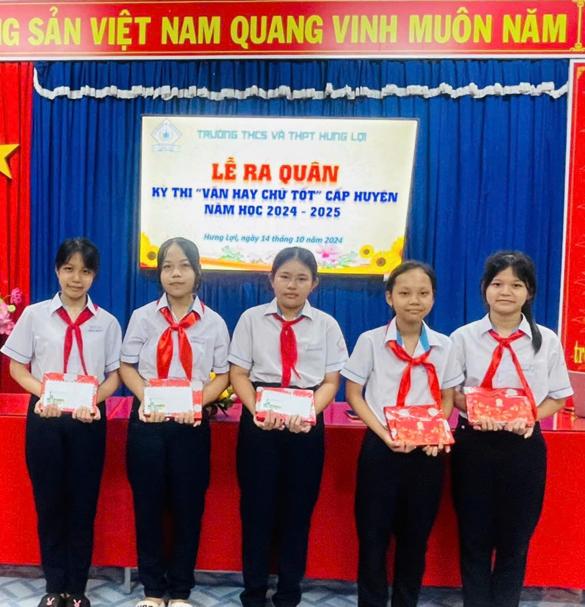 LỄ RA QUÂN KỲ THI "VĂN HAY CHỮ TỐT" CẤP HUYỆN NĂM HỌC 2024-2025