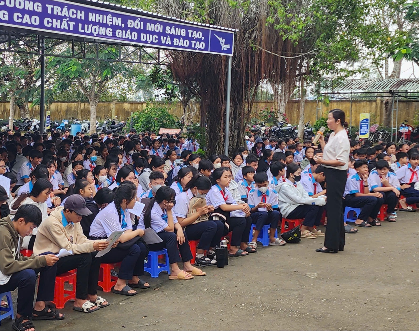 TUYÊN TRUYỀN GIÁO DỤC HÀNH VI ỨNG XỬ VĂN HÓA, MẠNG XÃ HỘI CHO HỌC SINH NĂM HỌC 2024-2025