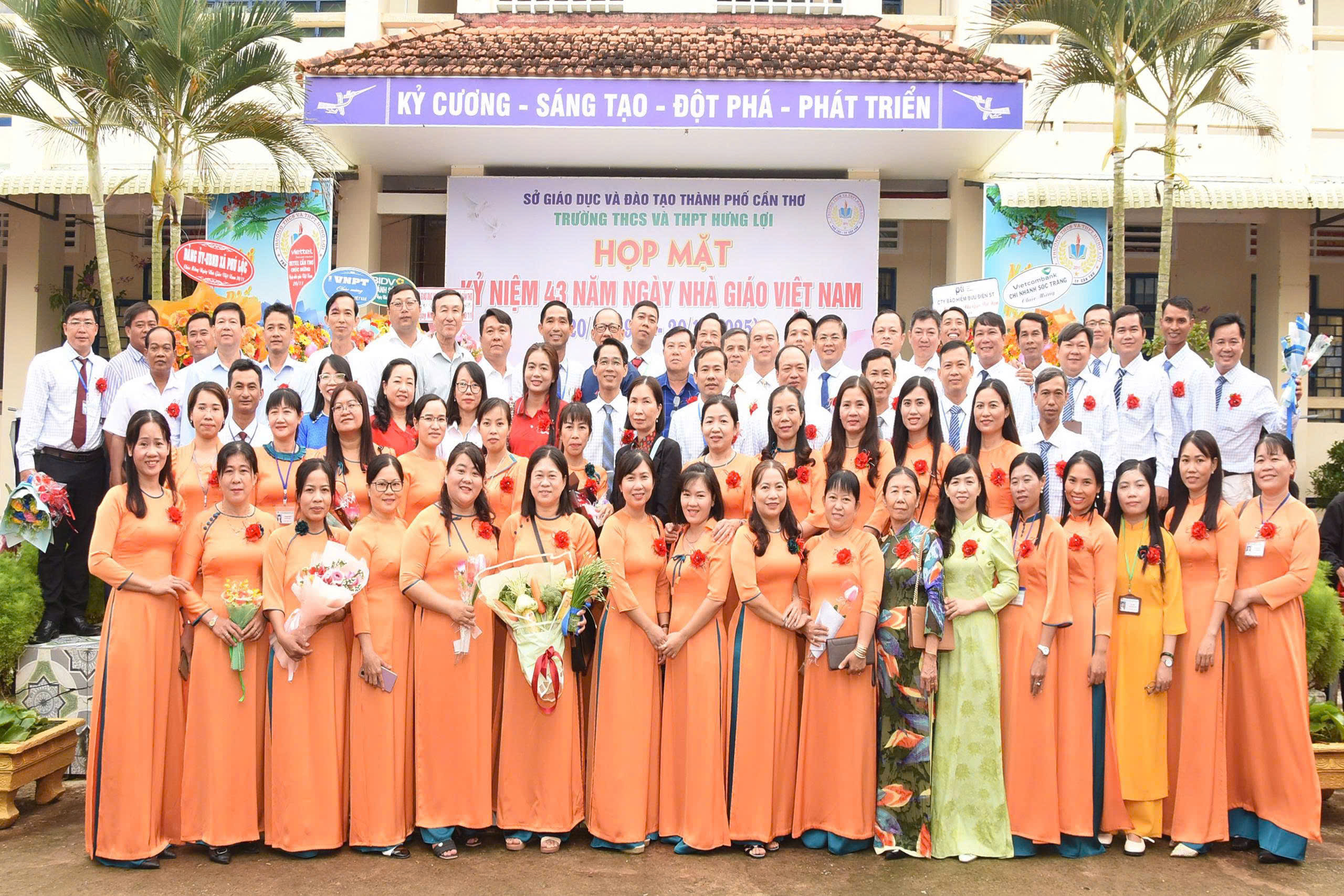 TRƯỜNG THCS VÀ THPT HƯNG LỢI LONG TRỌNG TỔ CHỨC HỌP MẶT KỶ NIỆM 43 NĂM NGÀY NHÀ GIÁO VIỆT NAM (20/11/1982 – 20/11/2025)