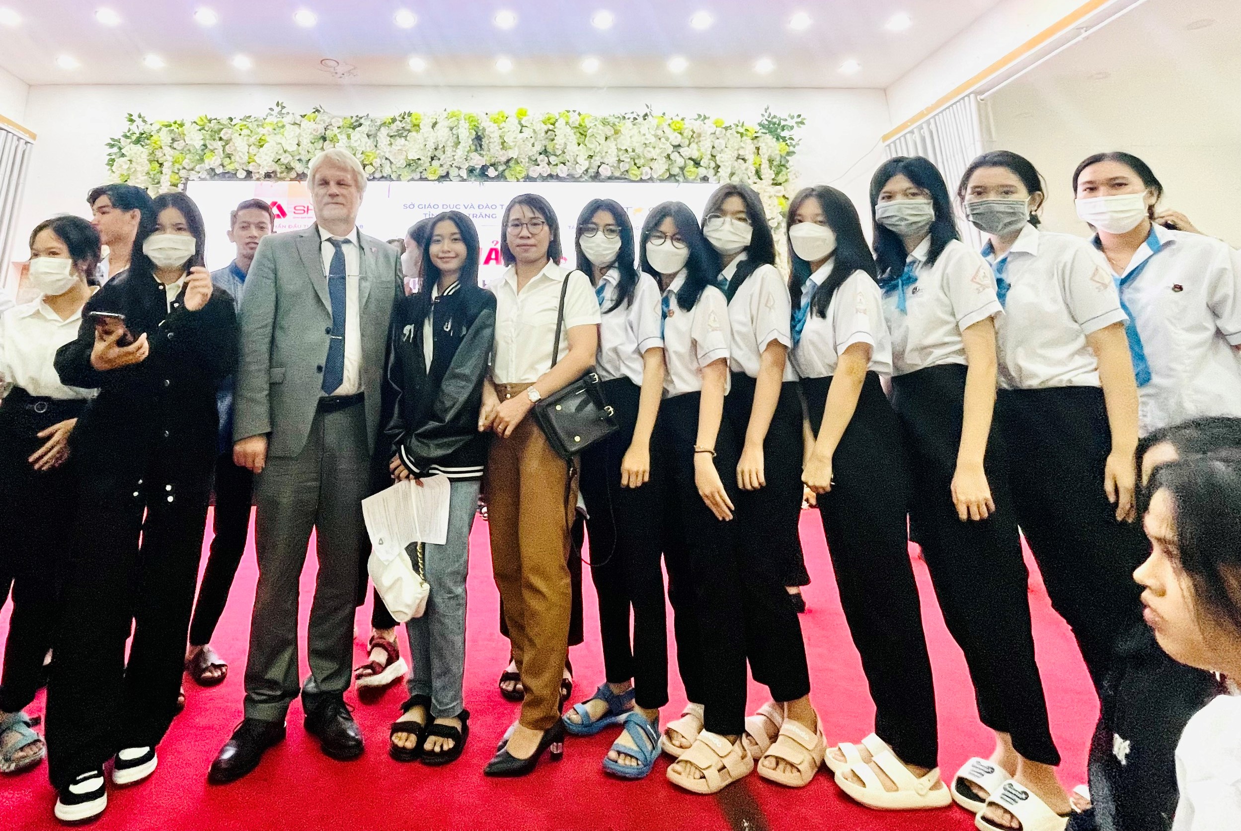 Đại diện HS khối 12 tham dự Hội thảo về "tư vấn du học cao đẳng nghề Cộng hoà Liên bang Đức"