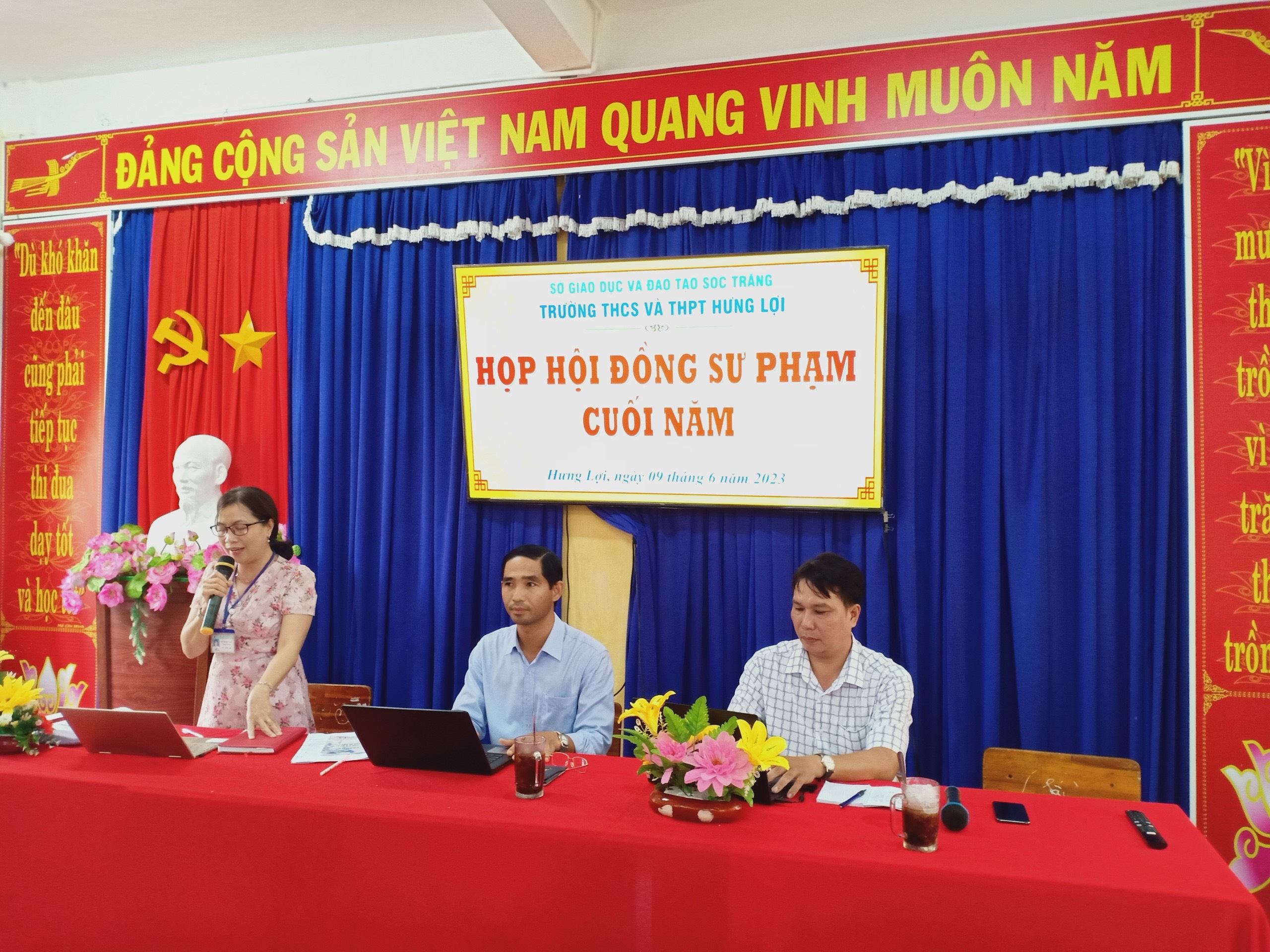 Trường THCS và THPT Hưng Lợi tổ chức Họp Hội đồng Sư phạm cuối năm